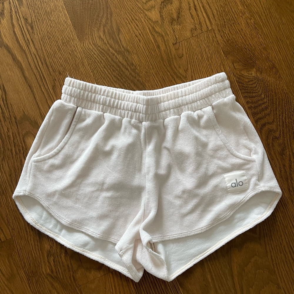 ALO Yoga White Athletic Shorts Lightweight Breathable